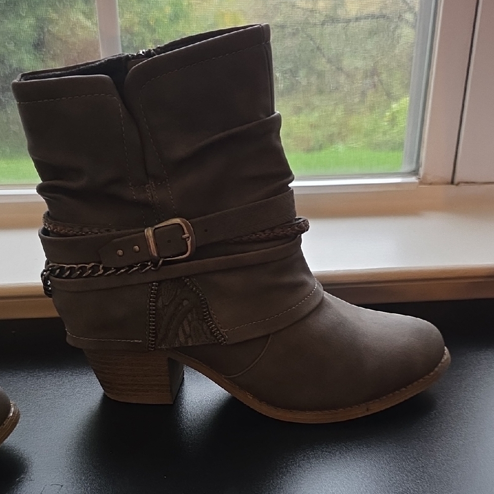 Jellypop Ankle Boots with Chain Accent